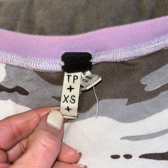 Vintage We the Free shirt. Camo/floral print mix size XS - Picture 2 of 5